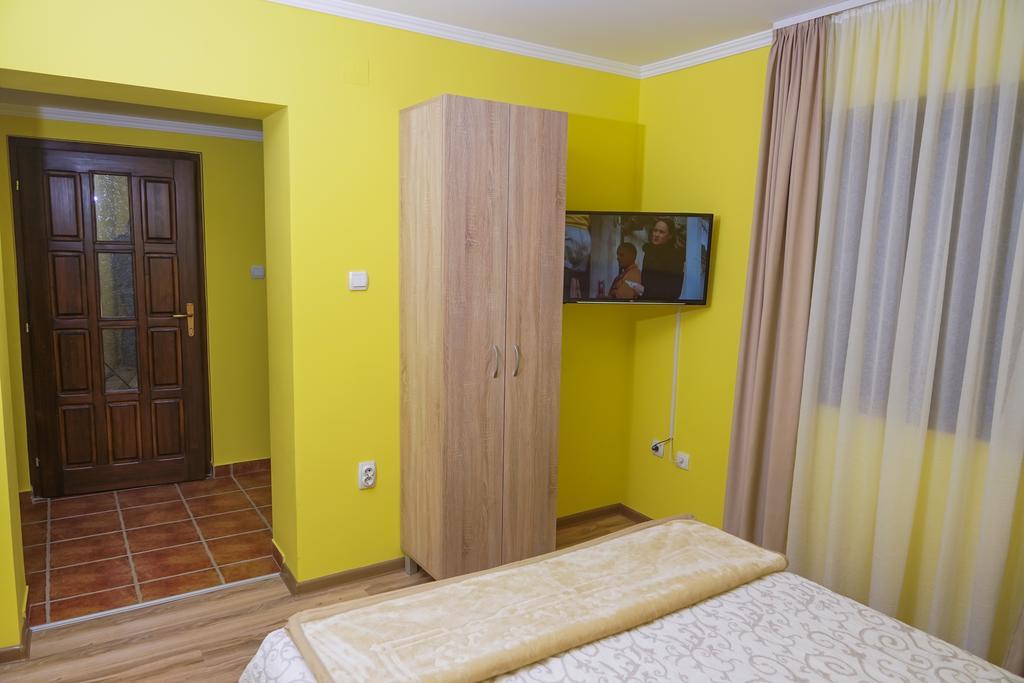 ホテル Amfora Palić エクステリア 写真