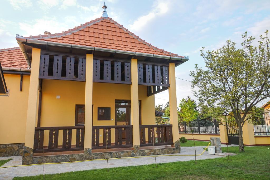ホテル Amfora Palić エクステリア 写真